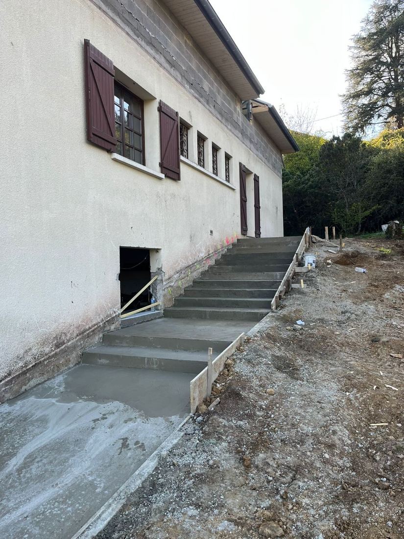 Escalier extérieur béton livré