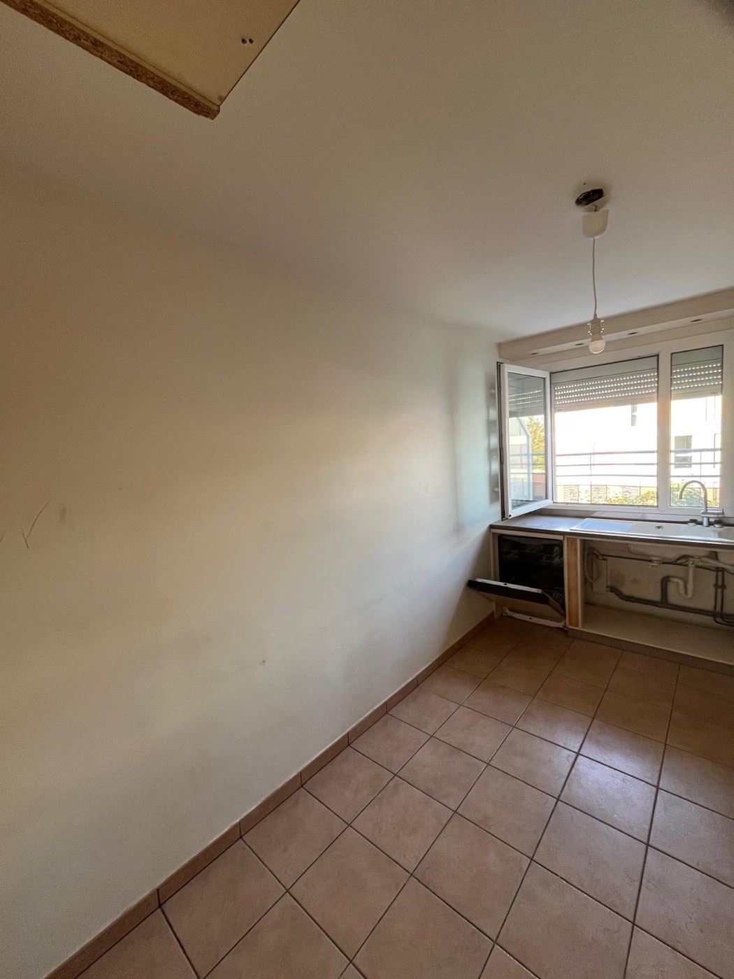 Avant travaux - cuisine fermée par un mur porteur